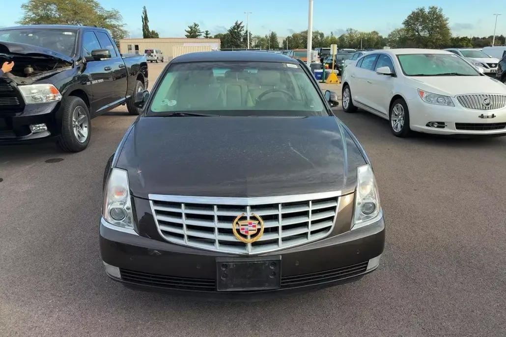 2008 Cadillac DTS Luxury photo 1