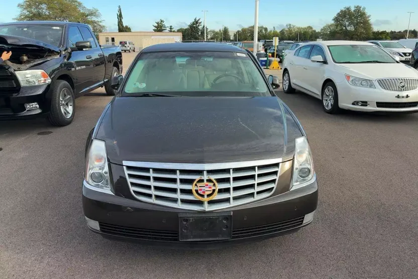2008 Cadillac DTS Luxury photo 1