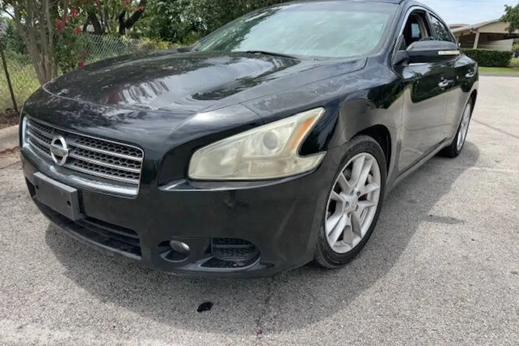 2010 Nissan Maxima S photo 1