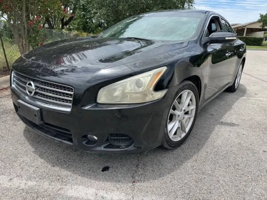 2010 Nissan Maxima S photo 1