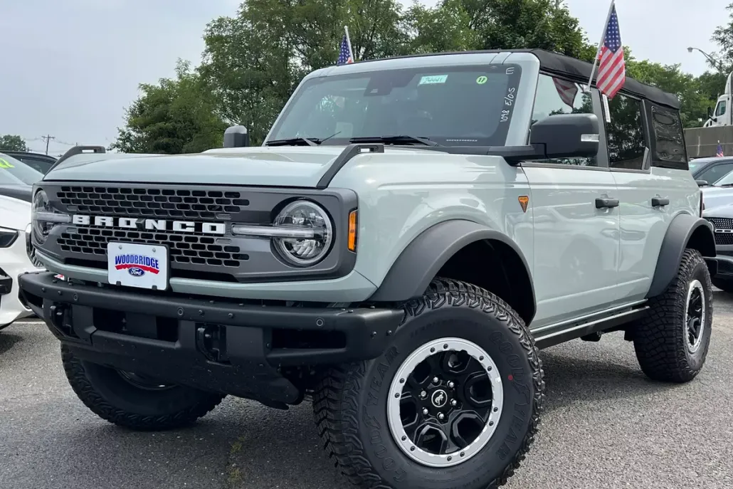 2024 Ford Bronco Badlands photo 1