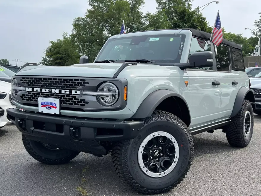 2024 Ford Bronco Badlands photo 1
