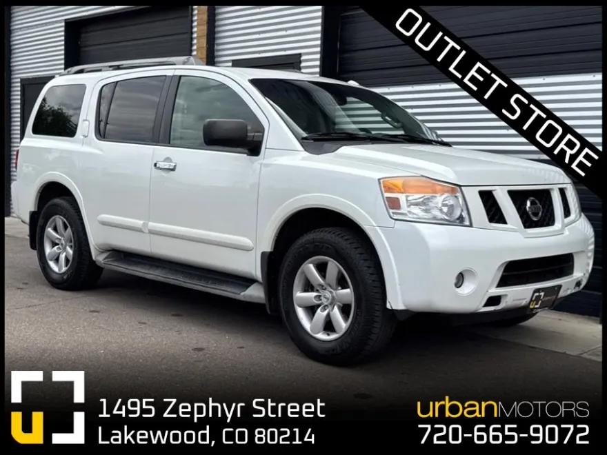 2014 Nissan Armada SV photo 1