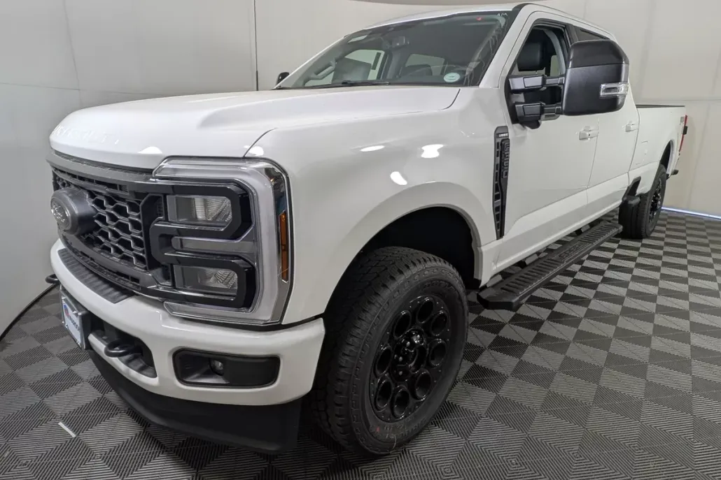 2026 Ford F-350 Lariat photo 1