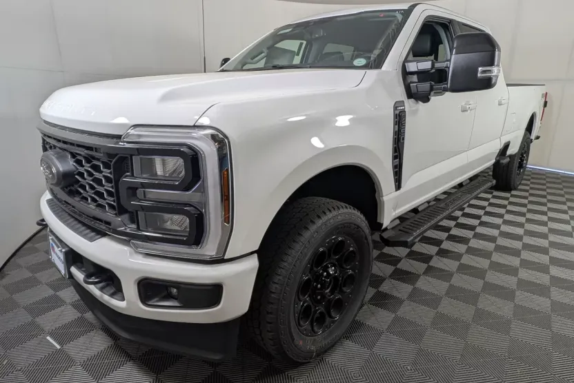 2026 Ford F-350 Lariat photo 1