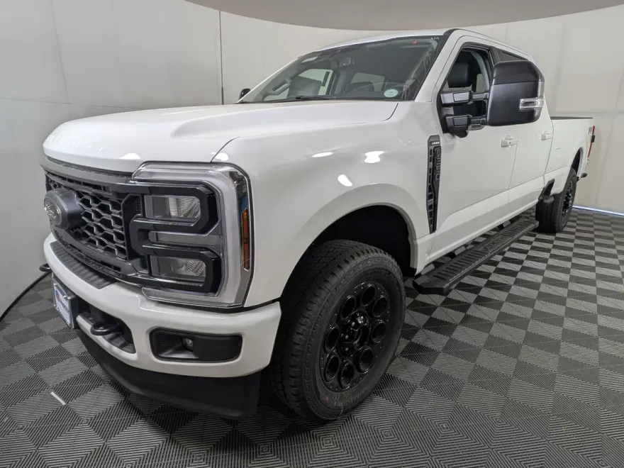 2026 Ford F-350 Lariat photo 1