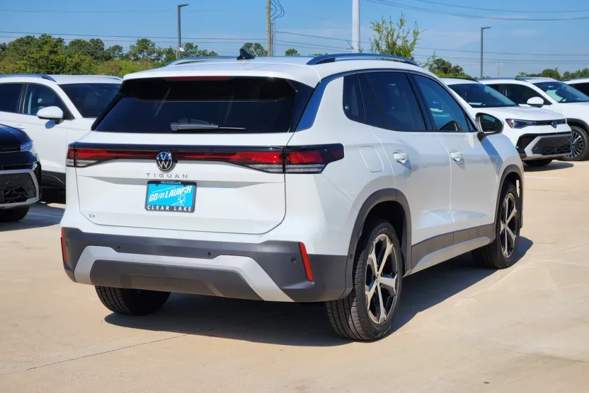 2025 Volkswagen Tiguan SE photo 1
