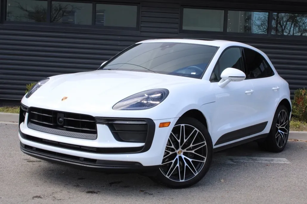 2024 Porsche Macan photo 1