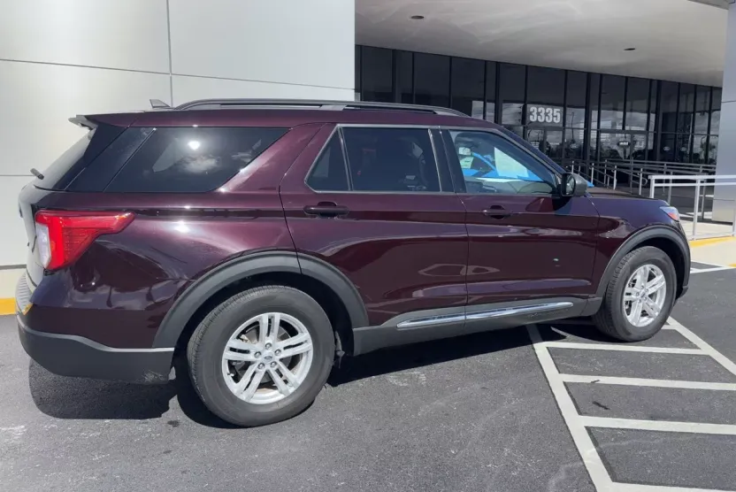 2022 Ford Explorer XLT photo 1