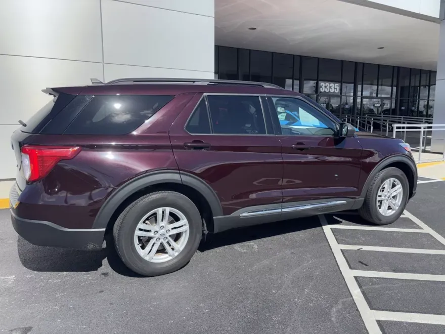 2022 Ford Explorer XLT photo 1