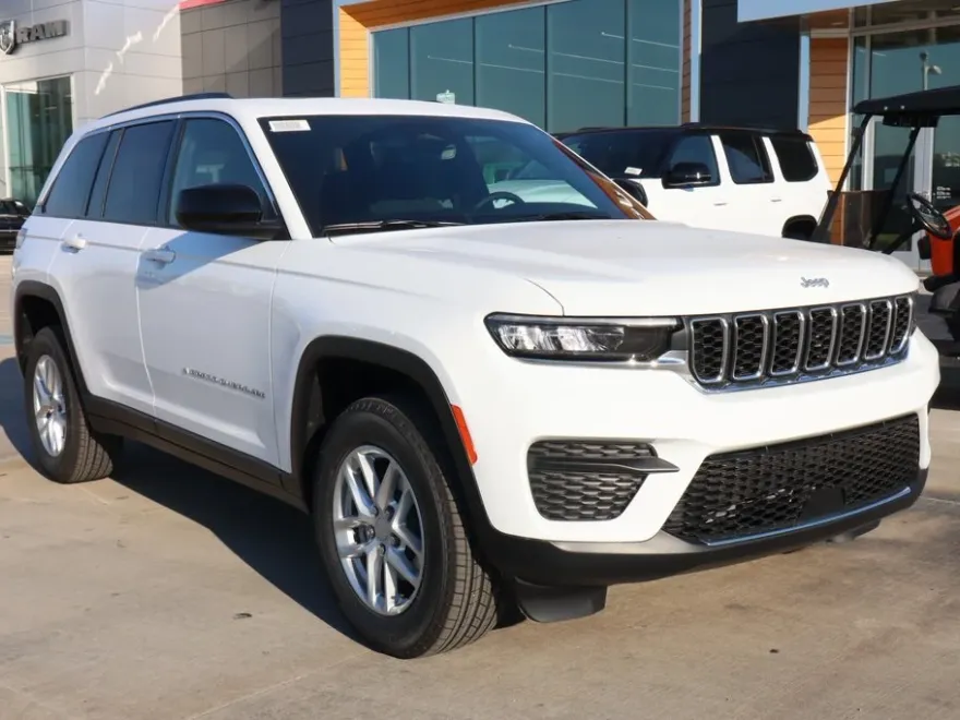 2025 Jeep Grand Cherokee Laredo photo 1