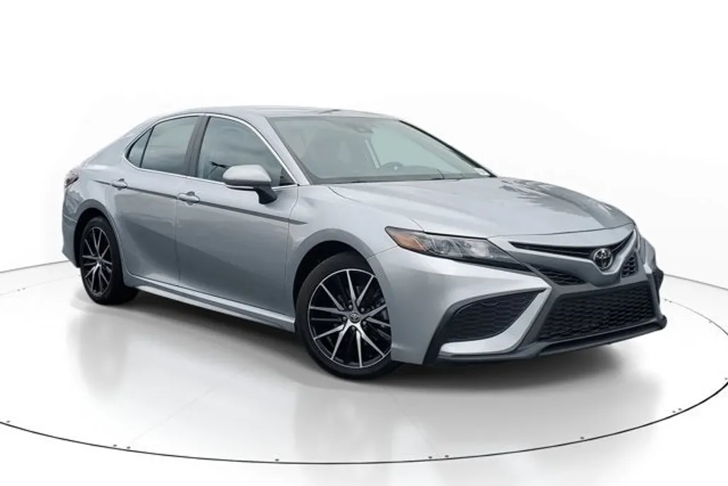 2024 Toyota Camry SE photo 1