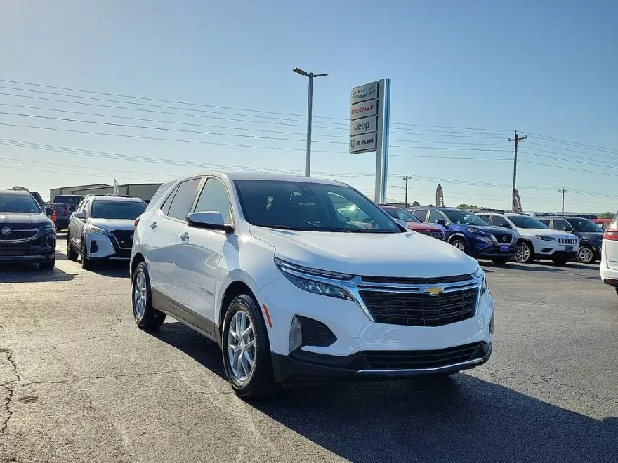 2023 Chevrolet Equinox LT photo 1