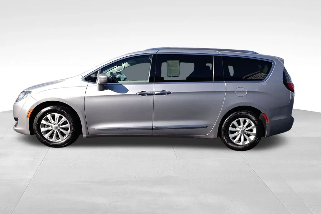 2018 Chrysler Pacifica Touring Plus photo 1