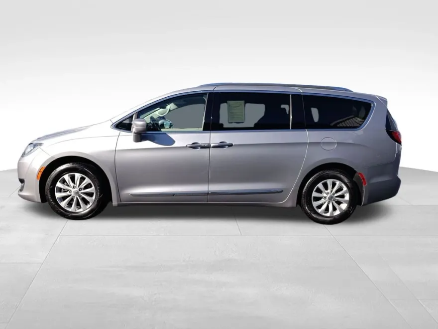 2018 Chrysler Pacifica Touring Plus photo 1