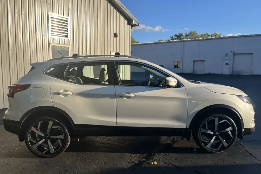 2022 Nissan Rogue Sport SL photo 1