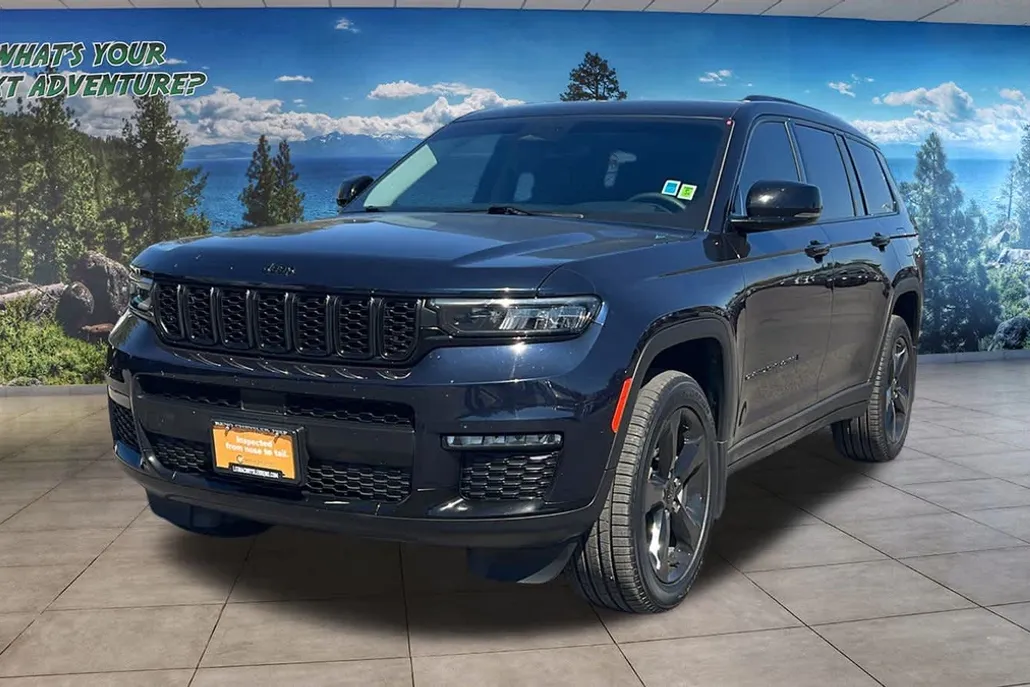 2023 Jeep Grand Cherokee Limited photo 1