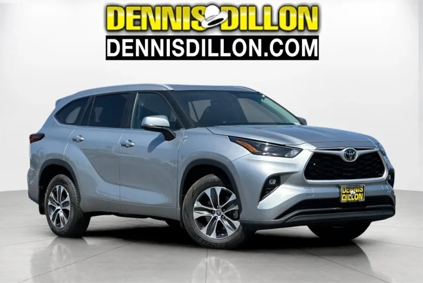 2024 Toyota Highlander XLE photo 1