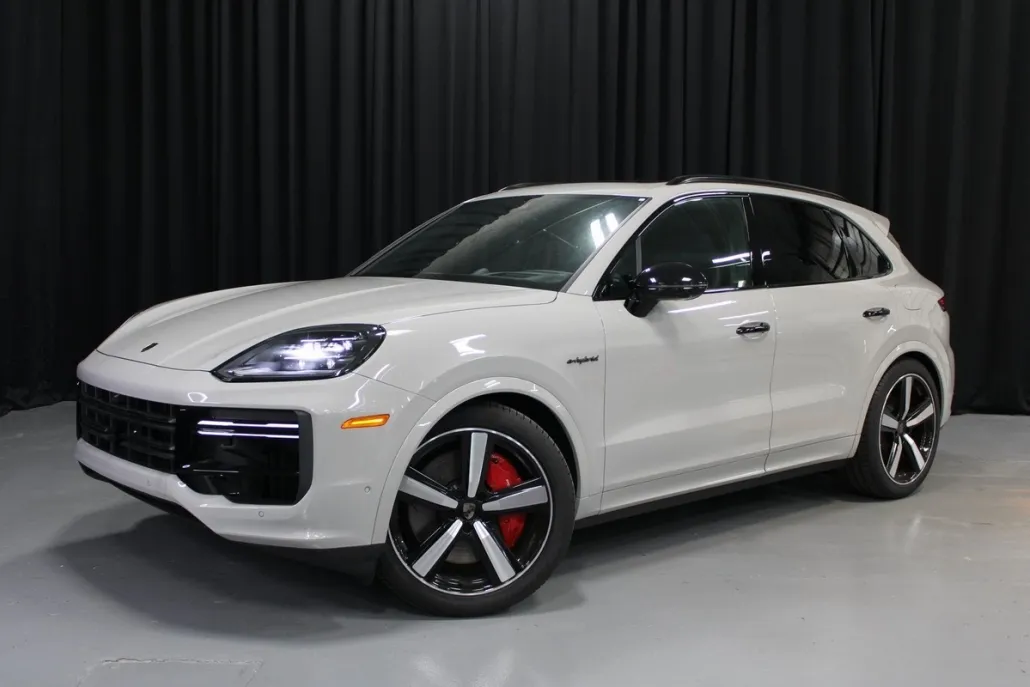 2025 Porsche Cayenne E-Hybrid Turbo photo 1
