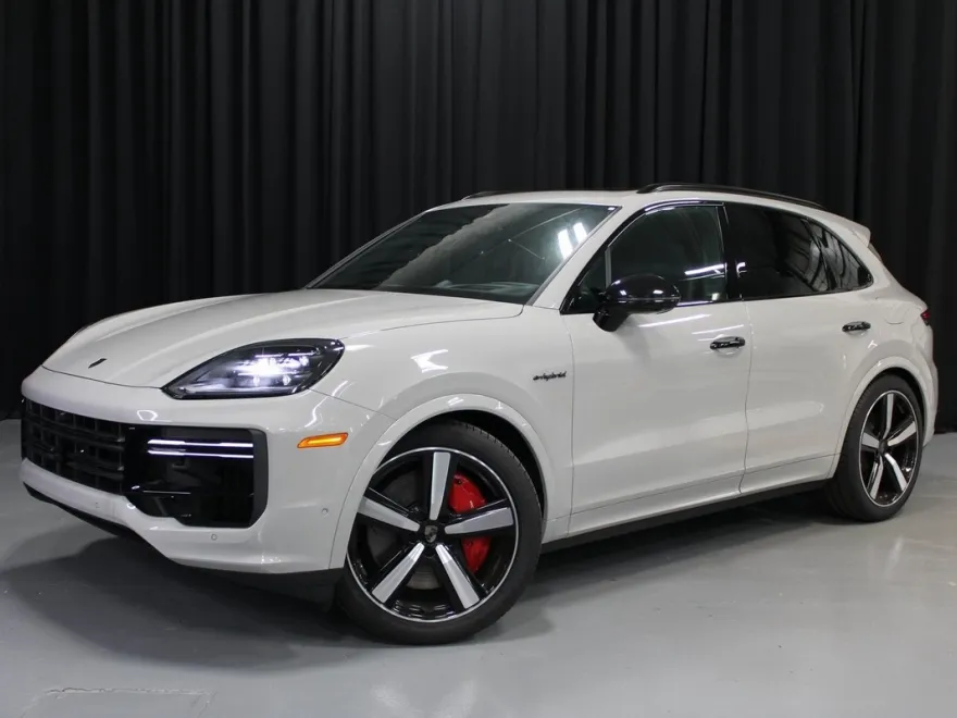 2025 Porsche Cayenne E-Hybrid Turbo photo 1