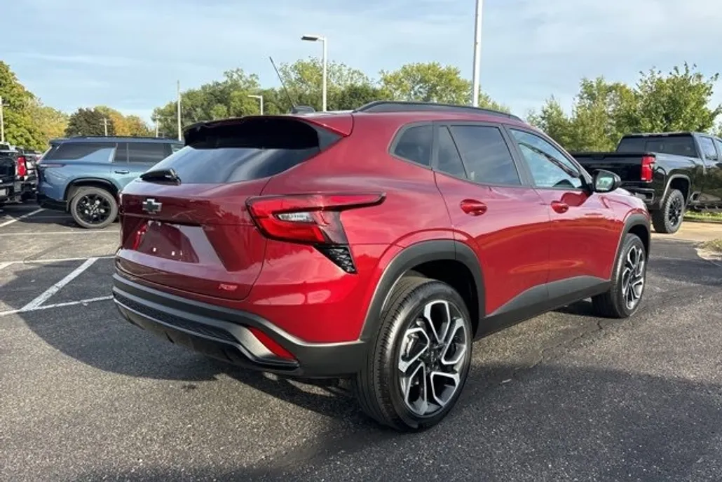 2024 Chevrolet Trax photo 1