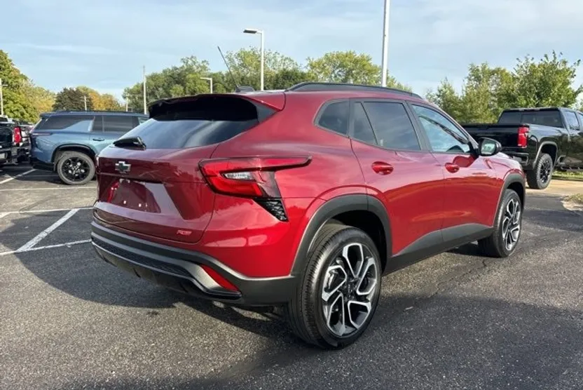 2024 Chevrolet Trax photo 1
