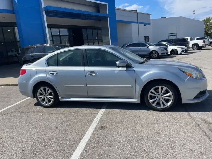 2014 Subaru Legacy 2.5i photo 1