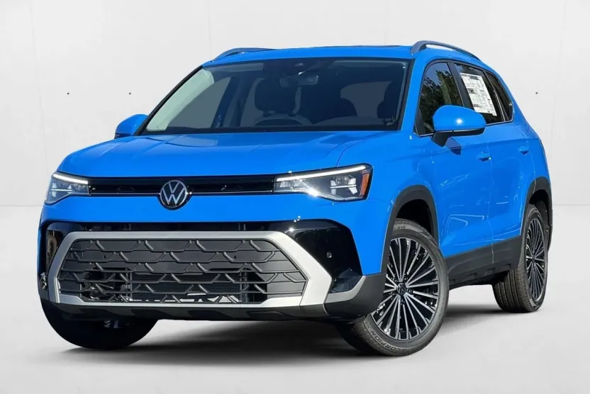 2025 Volkswagen Taos SE photo 1
