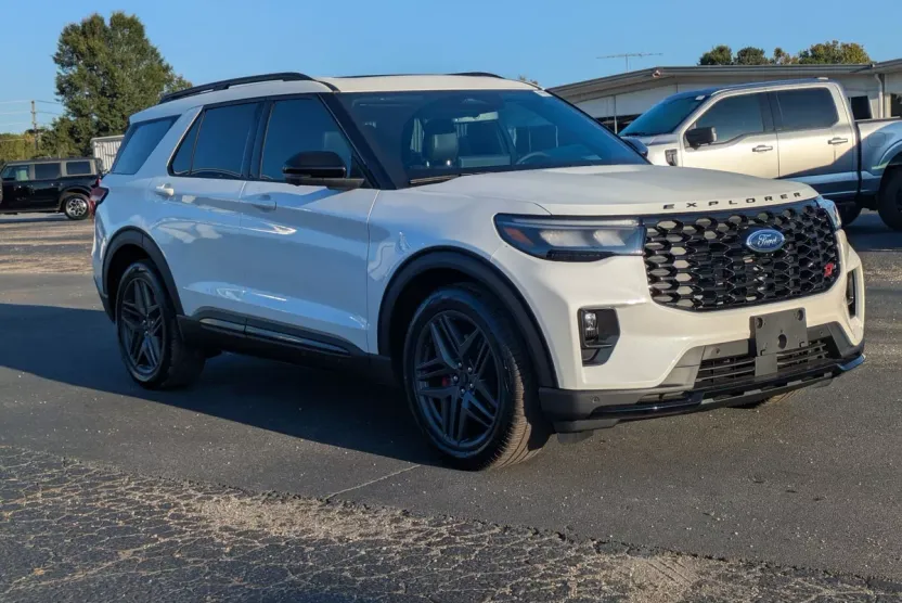 2025 Ford Explorer ST photo 1