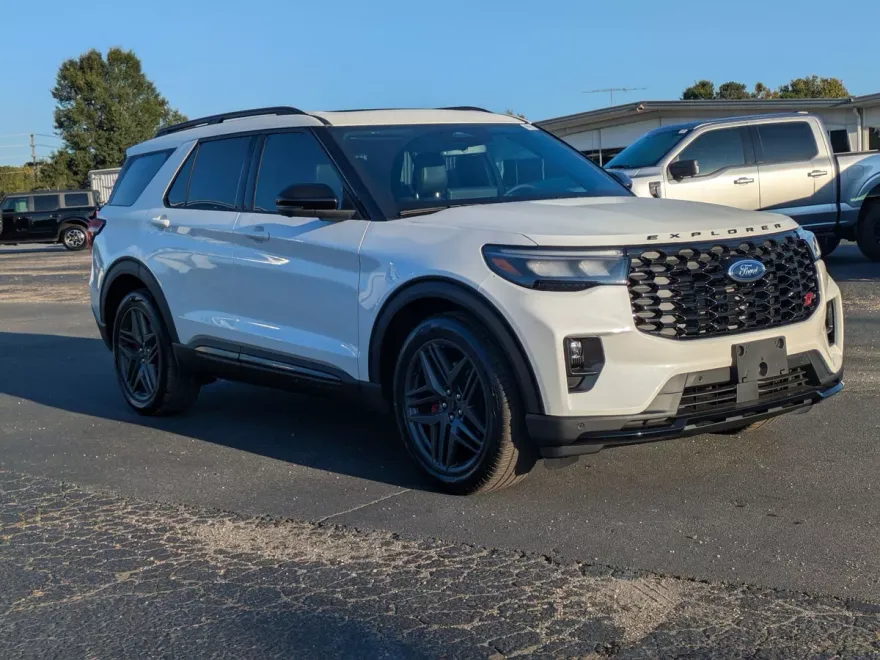 2025 Ford Explorer ST photo 1
