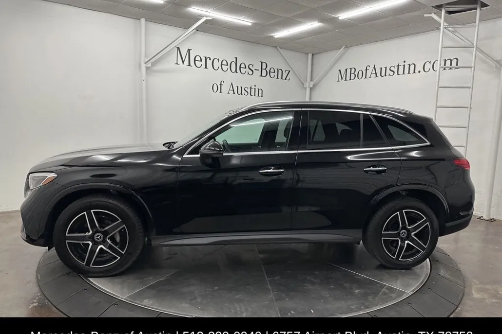 2025 Mercedes Benz GLC 300 photo 1