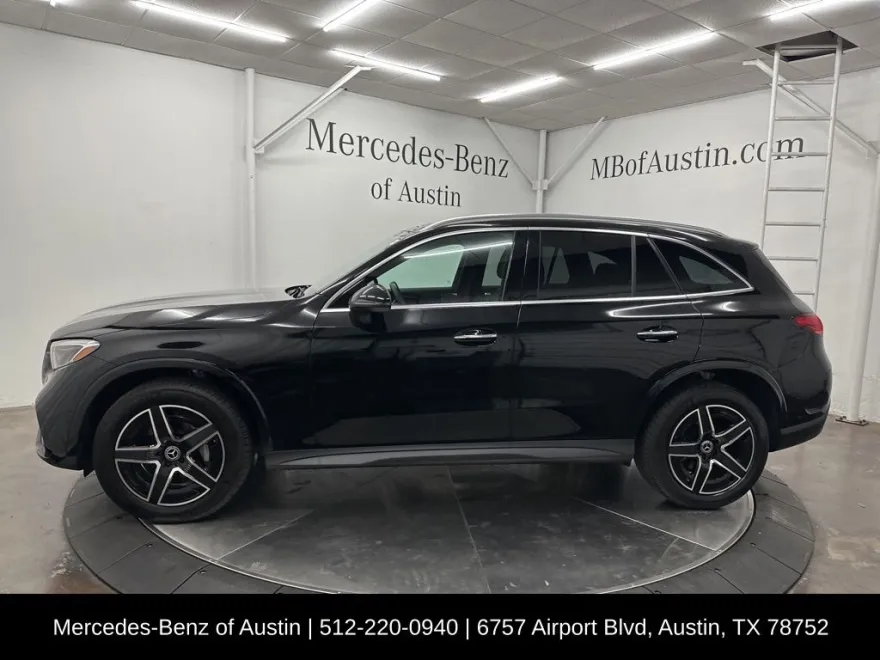 2025 Mercedes Benz GLC 300 photo 1