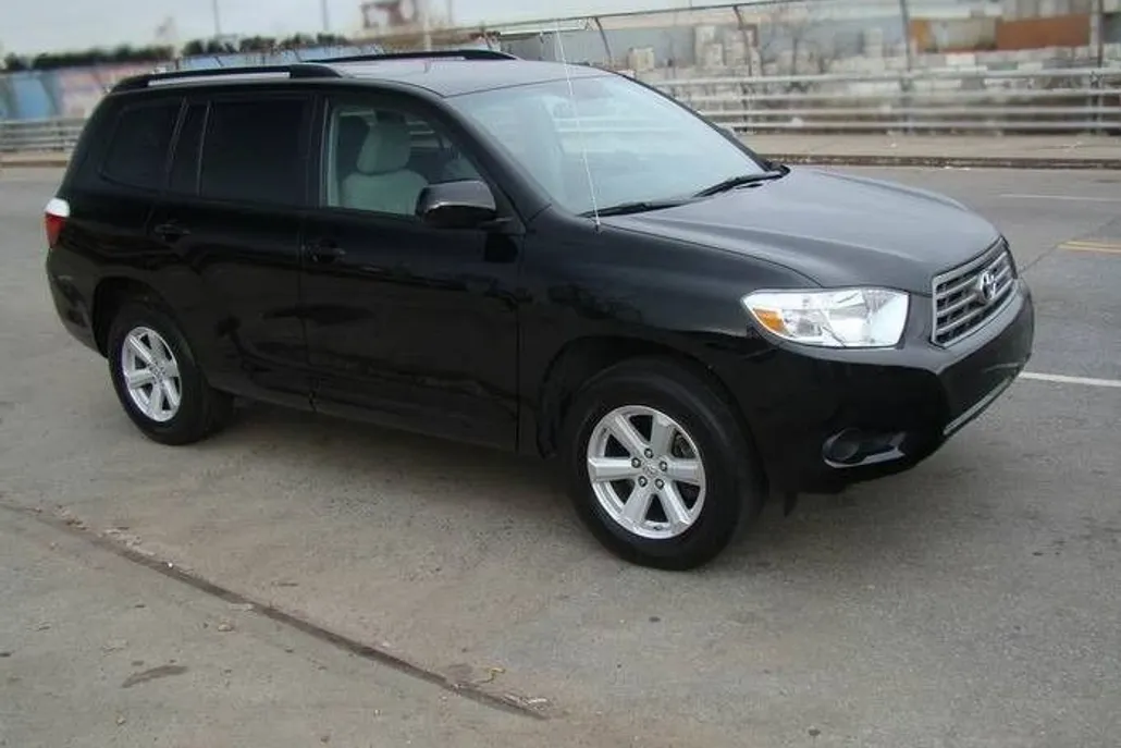 2010 Toyota Highlander Base photo 1