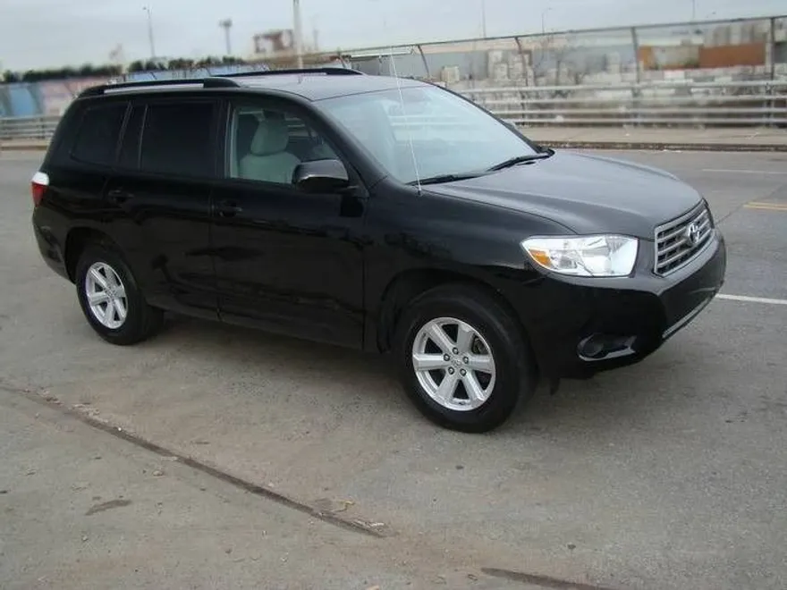 2010 Toyota Highlander Base photo 1