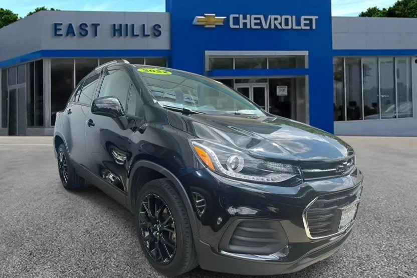 2022 Chevrolet Trax LT photo 1