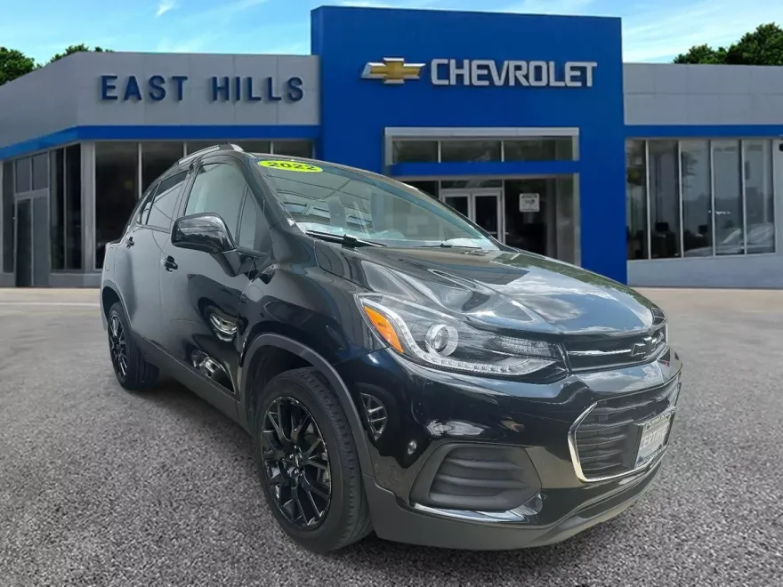 2022 Chevrolet Trax LT photo 1