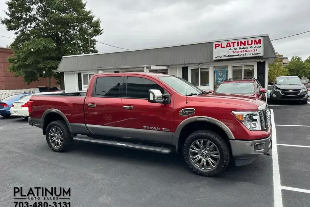 2017 Nissan Titan Crew Cab Platinum Reserve photo 1