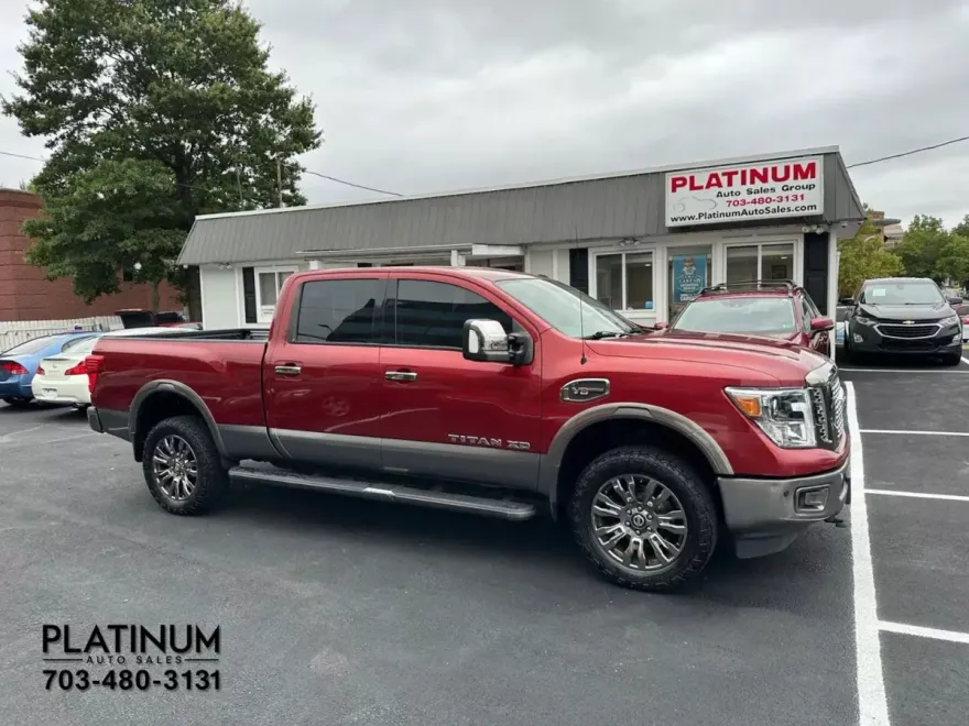 2017 Nissan Titan Crew Cab Platinum Reserve photo 1