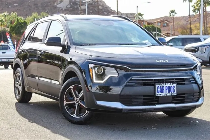2025 Kia Niro EX photo 1
