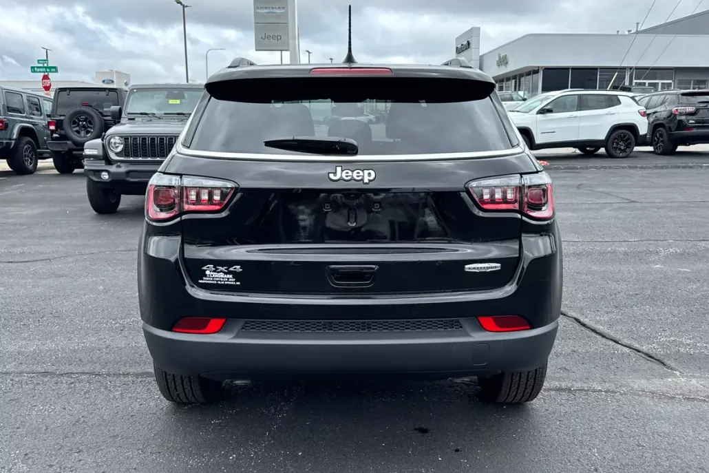 2025 Jeep Compass Latitude photo 1