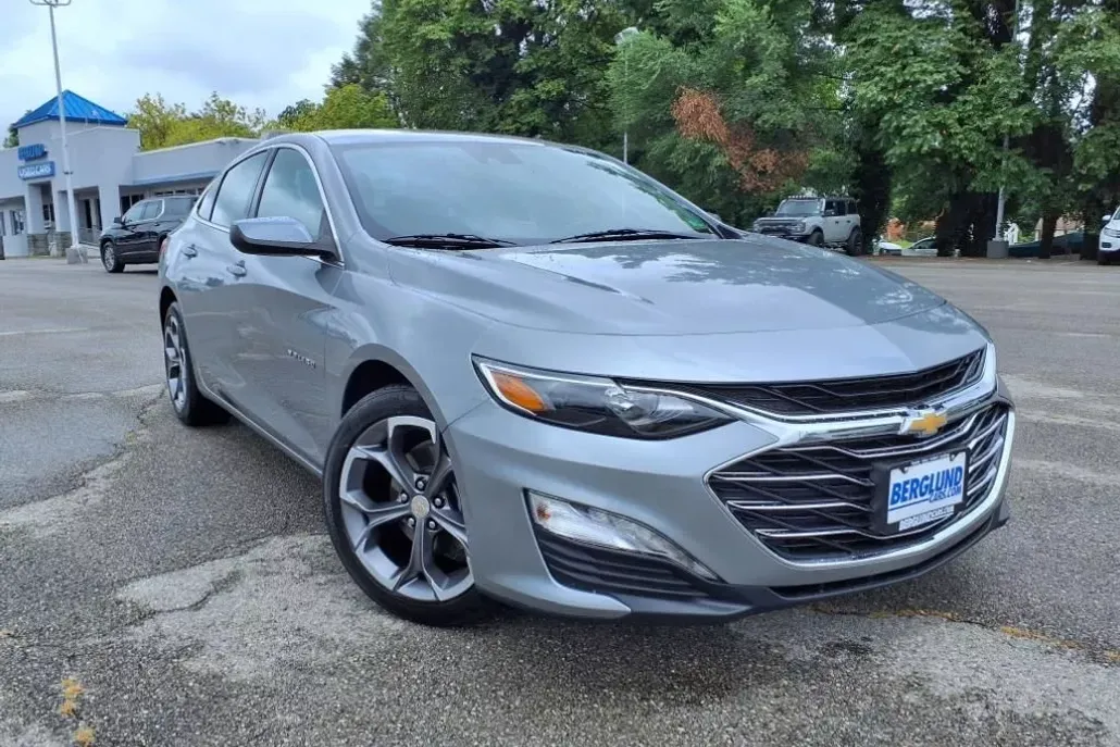 2024 Chevrolet Malibu 1LT photo 1