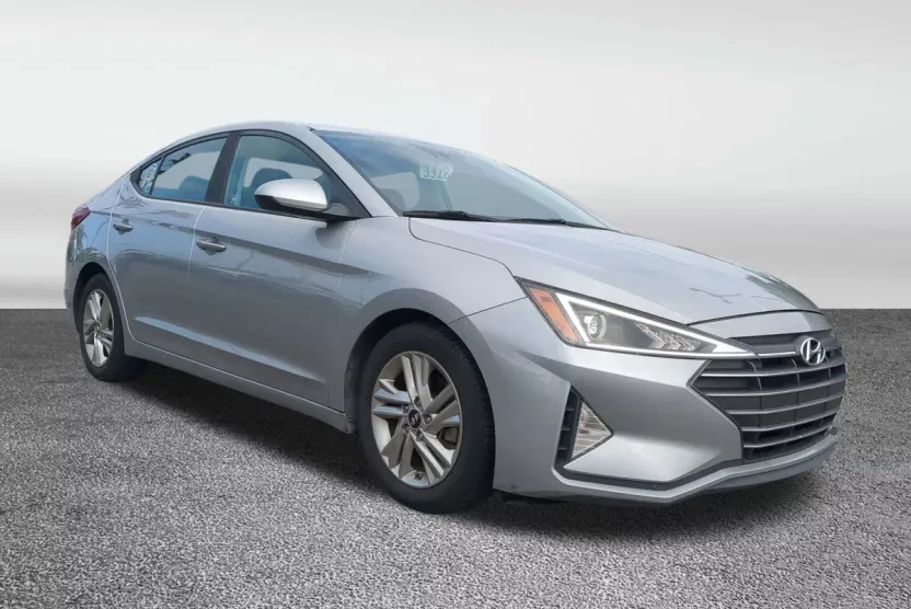 2020 Hyundai Elantra SEL photo 1