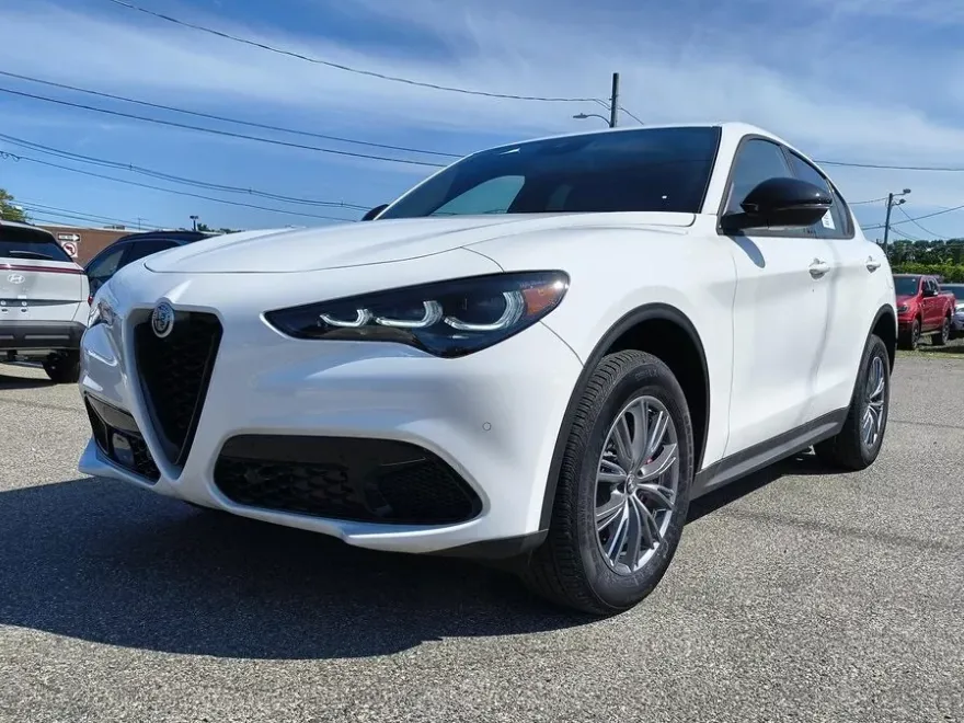 2024 Alfa Romeo Stelvio Base photo 1