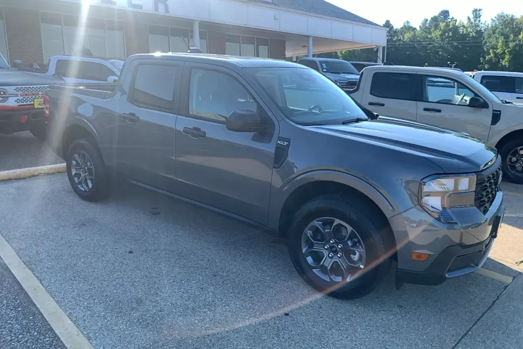 2025 Ford Maverick XLT photo 1
