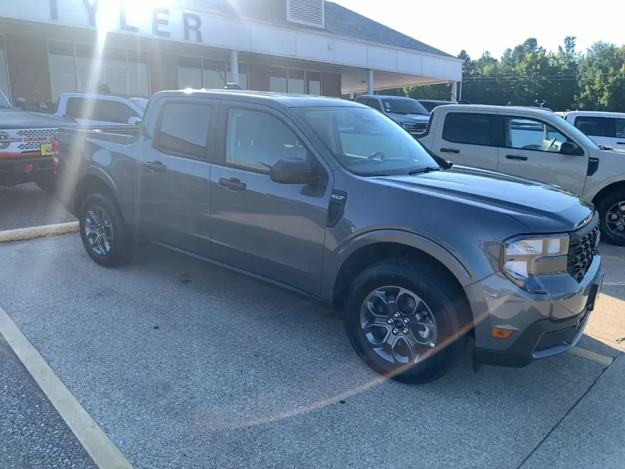 2025 Ford Maverick XLT photo 1