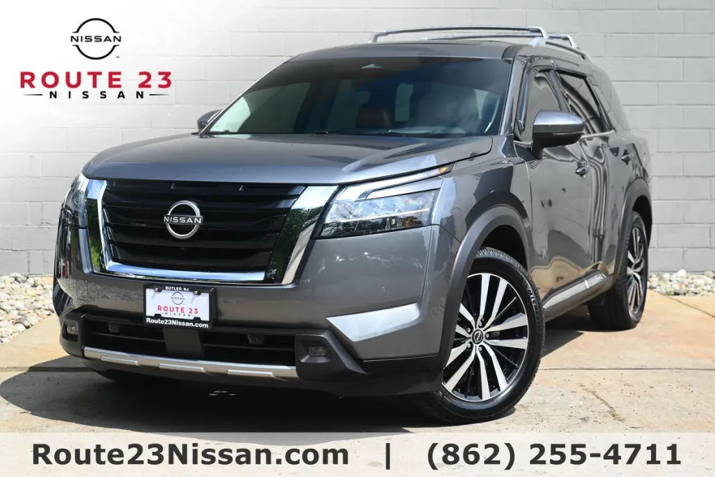 2023 Nissan Pathfinder Platinum photo 1