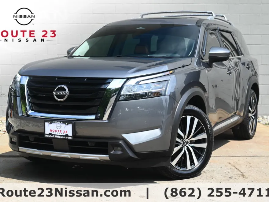 2023 Nissan Pathfinder Platinum photo 1
