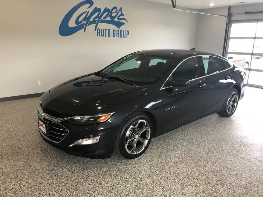 2023 Chevrolet Malibu 1LT photo 1