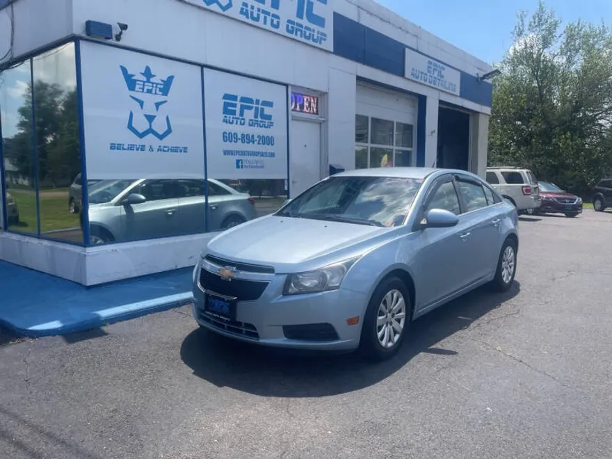 2011 Chevrolet Cruze LT photo 1