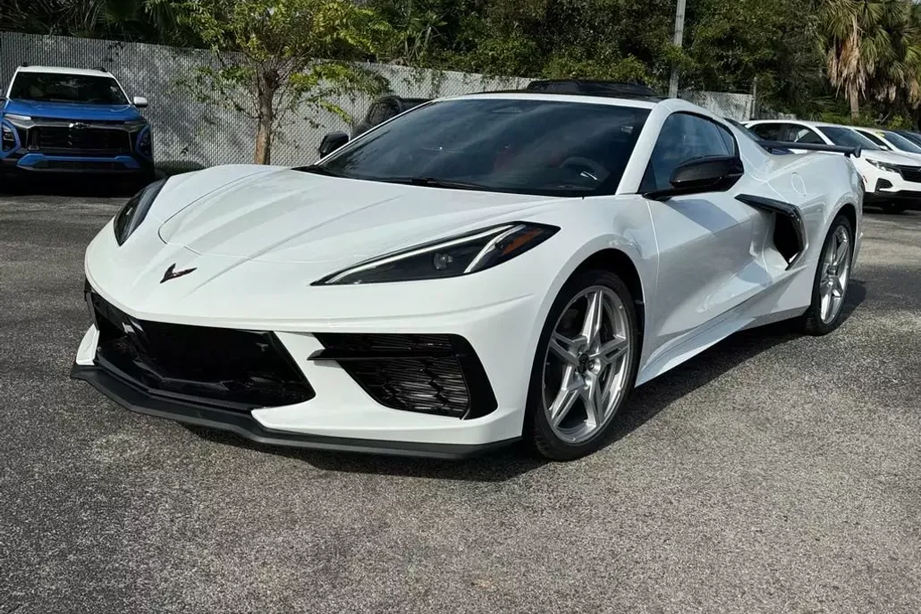 2025 Chevrolet Corvette Stingray 2LT photo 1